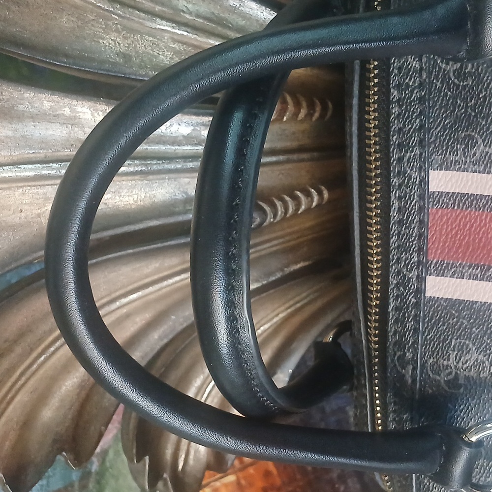 New Wo Tags GUESS Black and Red Women's Handbag - Picture 4 of 15